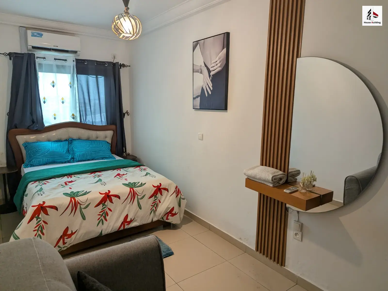 Chambre climatisée du studio meublé
